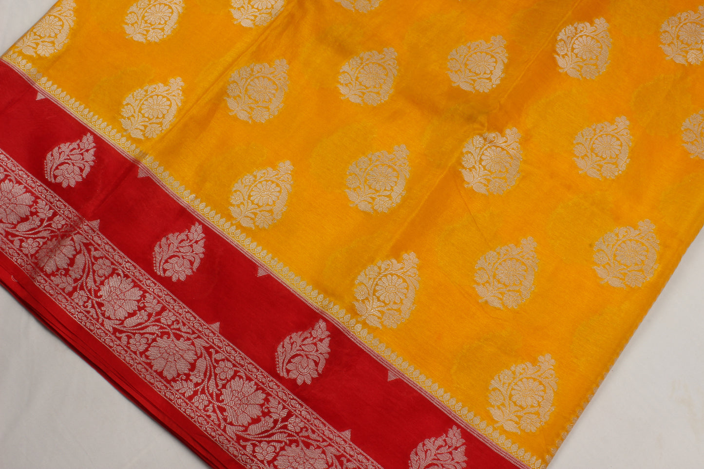 Banarasi Handwoven waam silk saree allover Buta Double Border