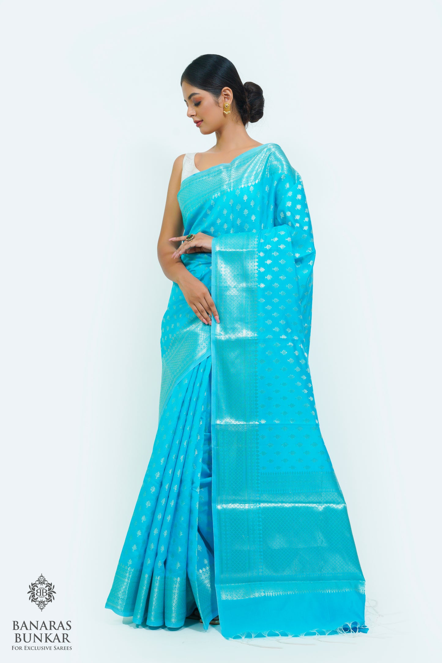 Banarasi semi kataan Tapeta silk saree allover Buti design with equal T