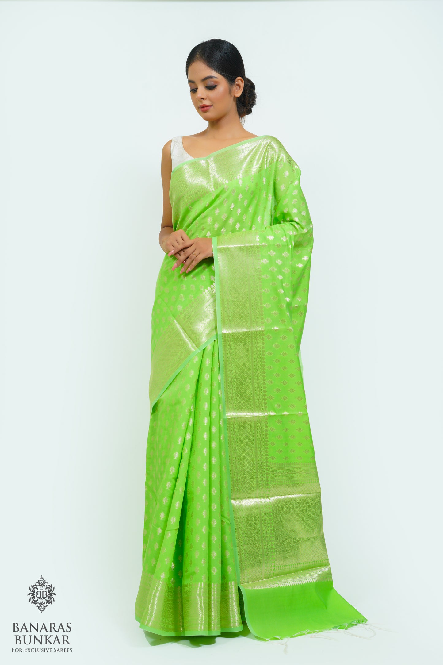 Banarasi semi kataan Tapeta silk saree allover Buti design with equal T