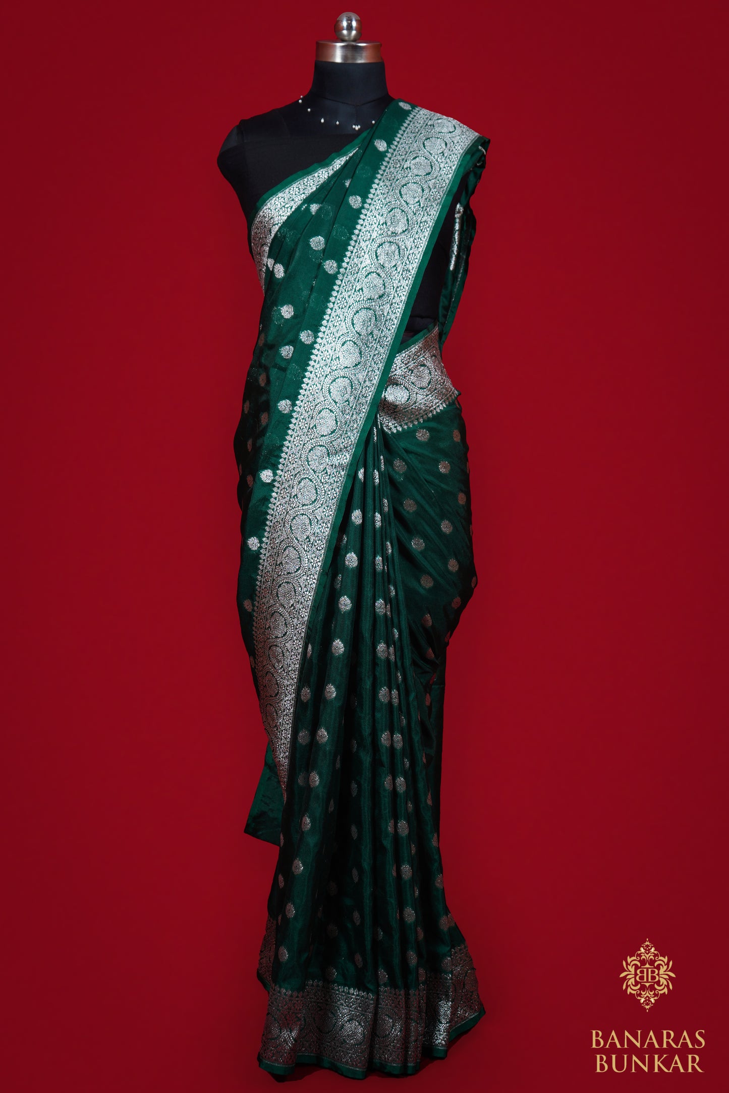 Banarasi Premium Georgette Katan silk saree Buti Pattern weaved at silver zari