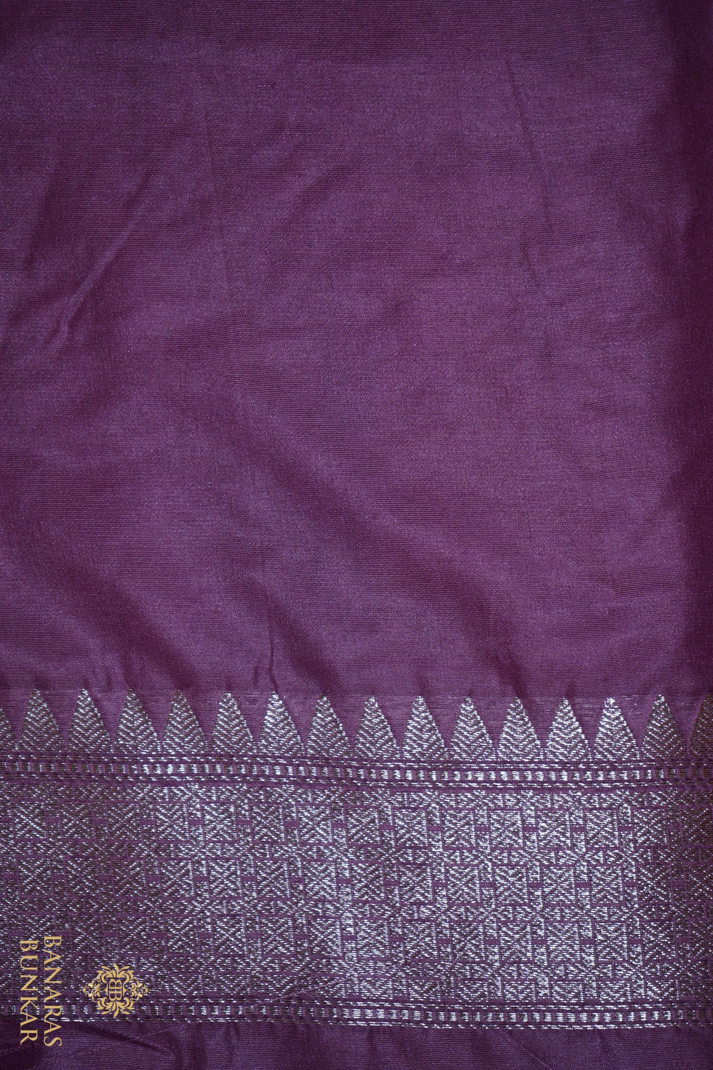 Banarasi Premium Georgette Katan silk saree Buti Pattern weaved at silver zari