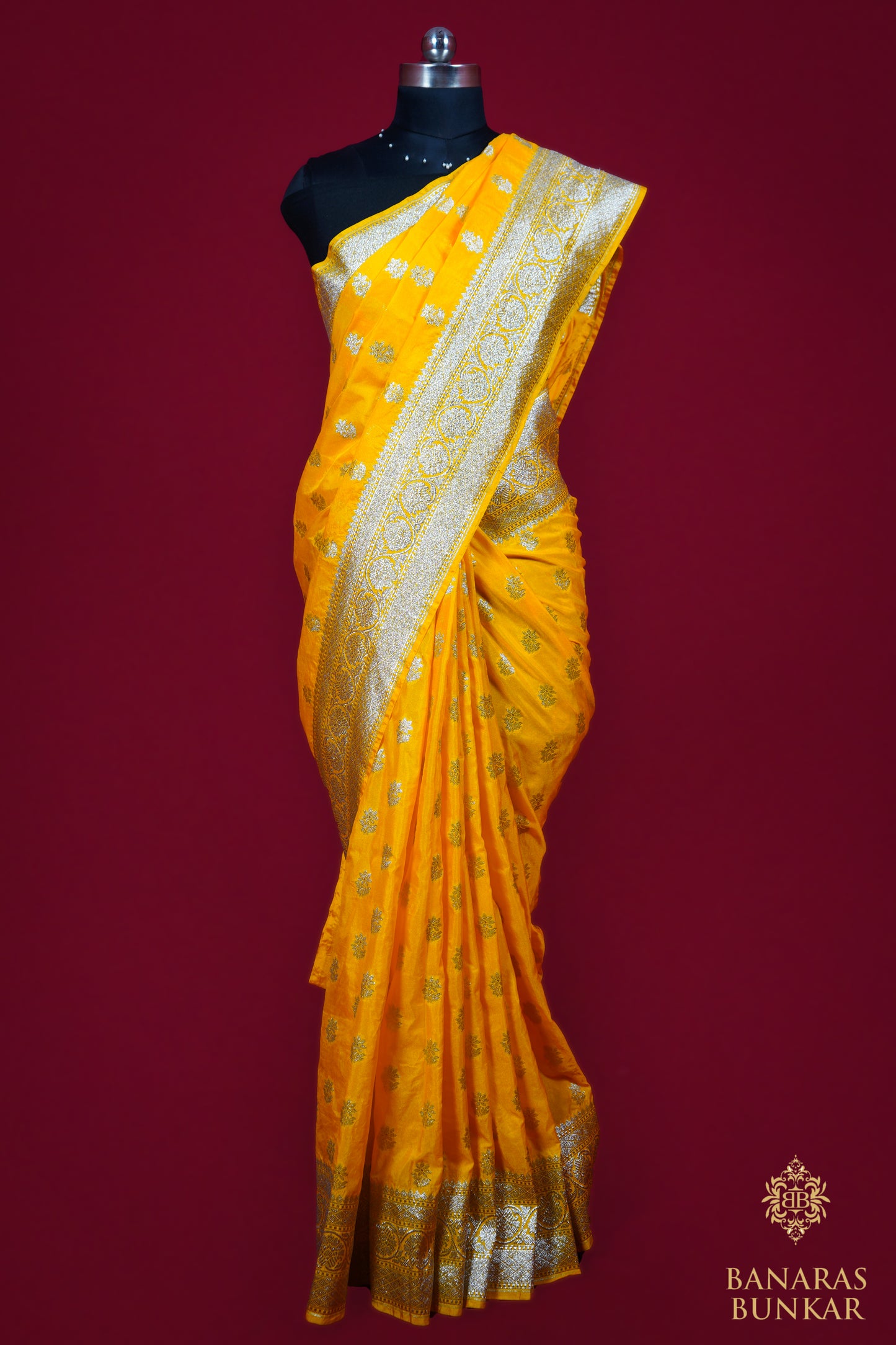 Banarasi Premium Georgette Katan silk saree Buti Pattern weaved at silver zari
