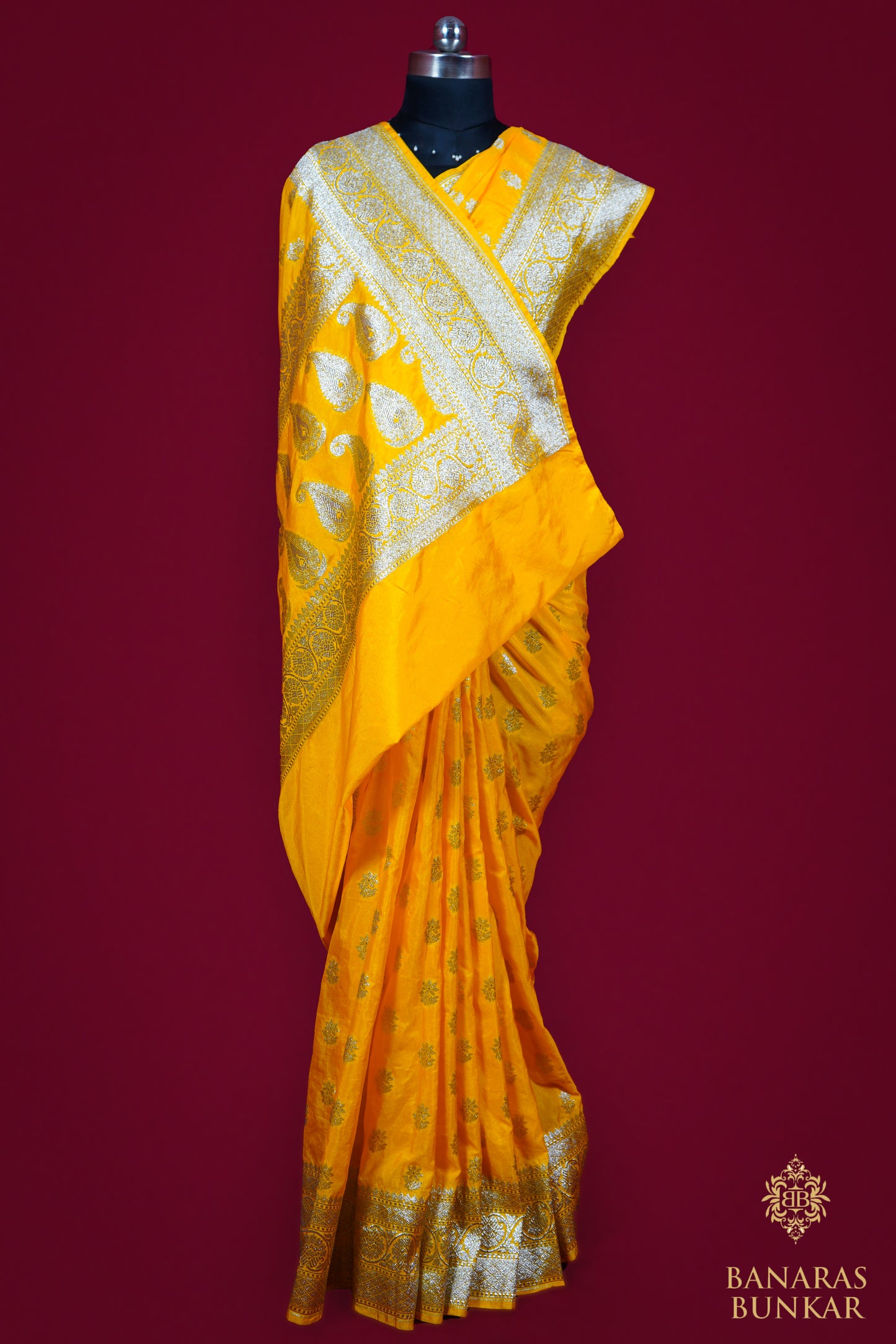 Banarasi Premium Georgette Katan silk saree Buti Pattern weaved at silver zari
