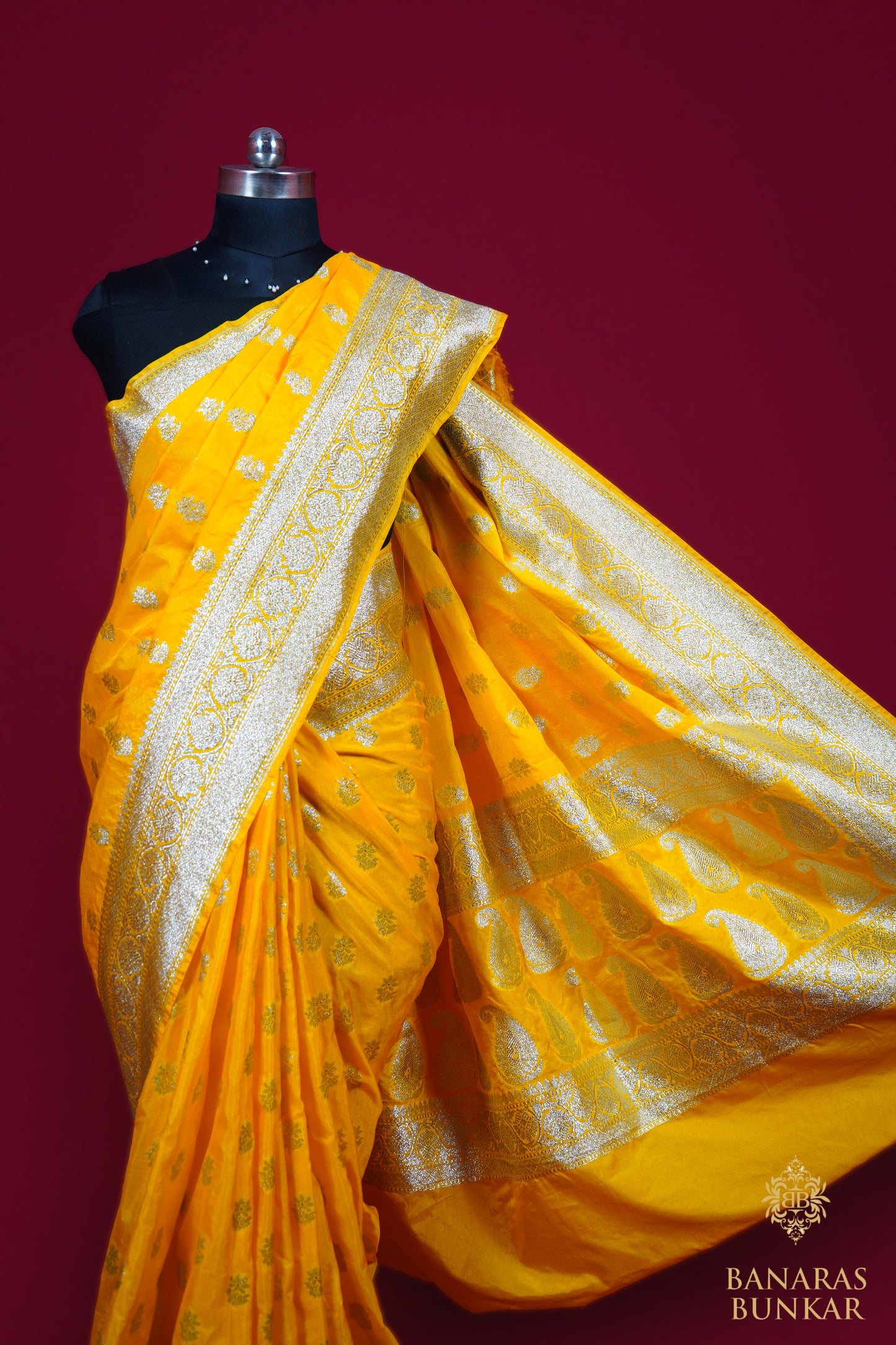 Banarasi Premium Georgette Katan silk saree Buti Pattern weaved at silver zari