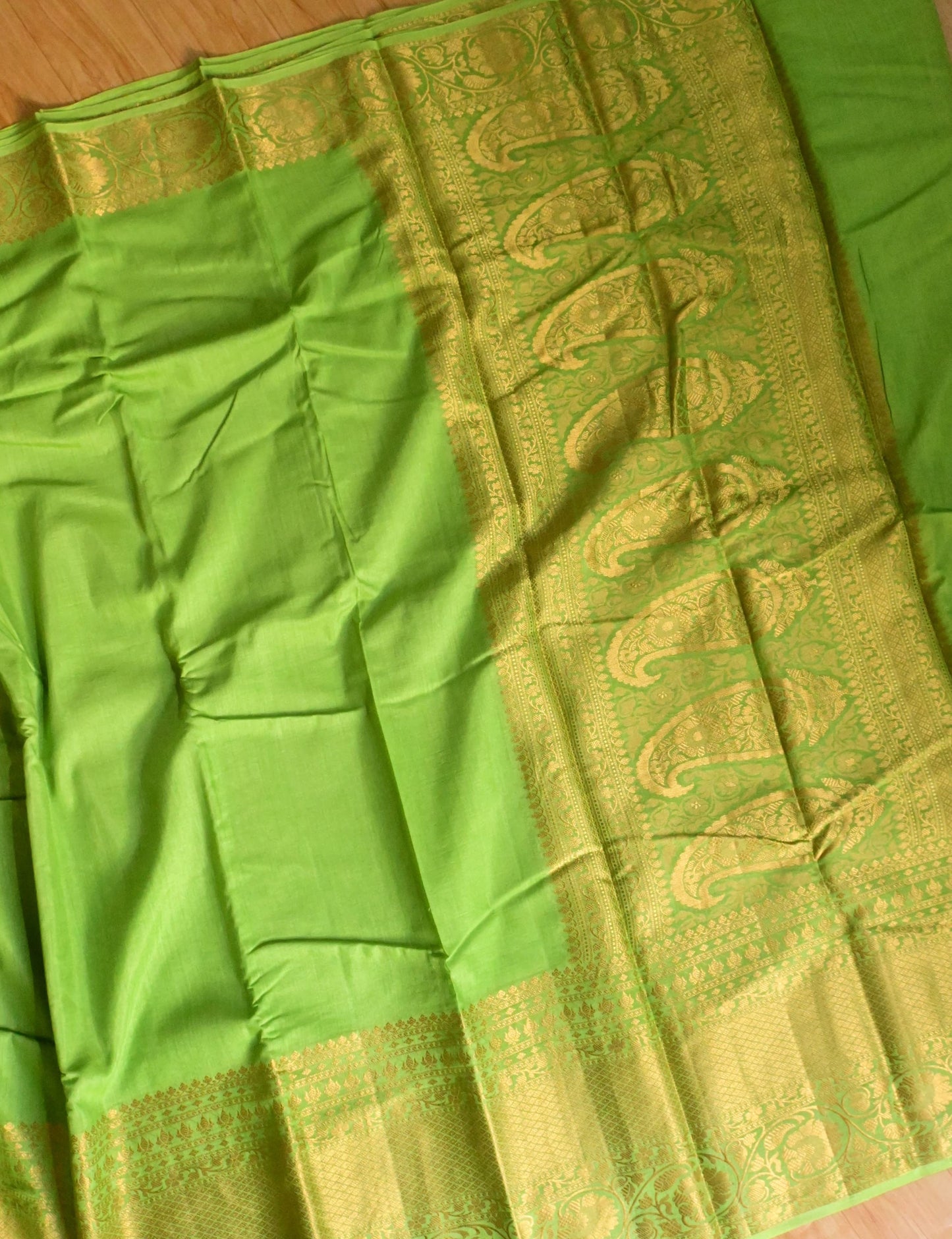 Banarasi Pure Moonga silk saree with skirt- Parrot Green