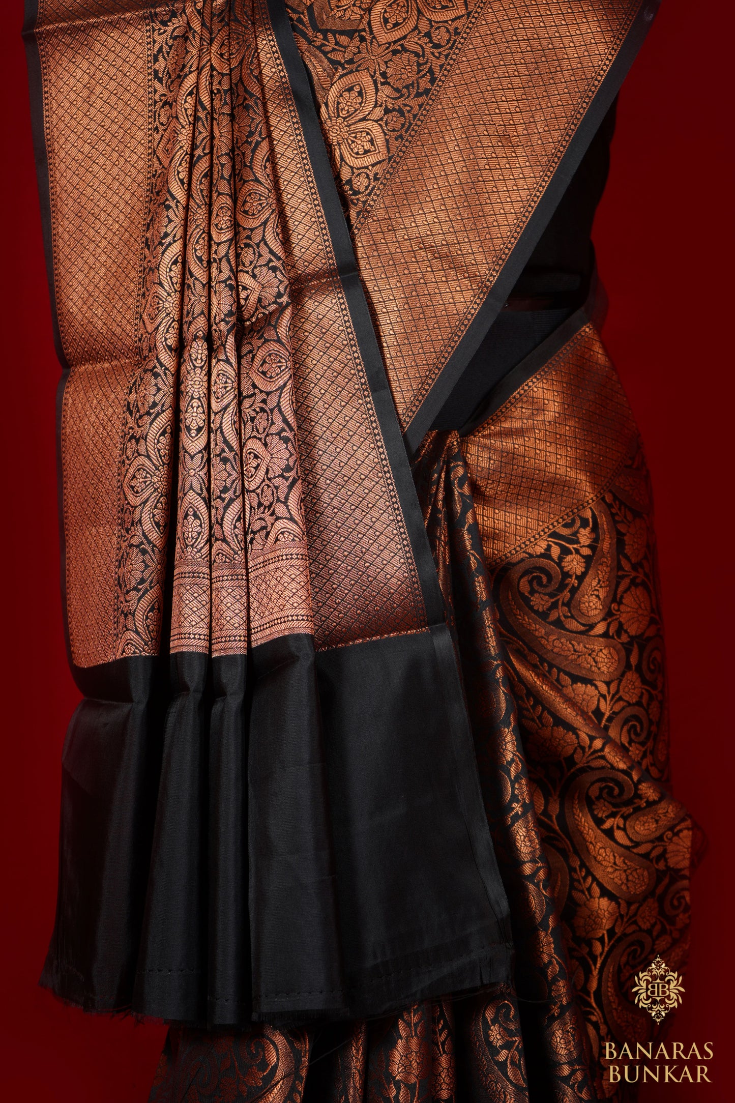 Banarasi semi Tapeta silk saree weaved at copper zari