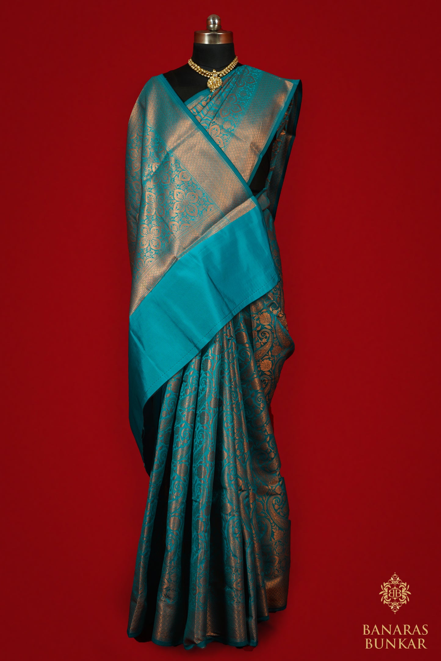 Banarasi semi Tapeta silk saree weaved at copper zari