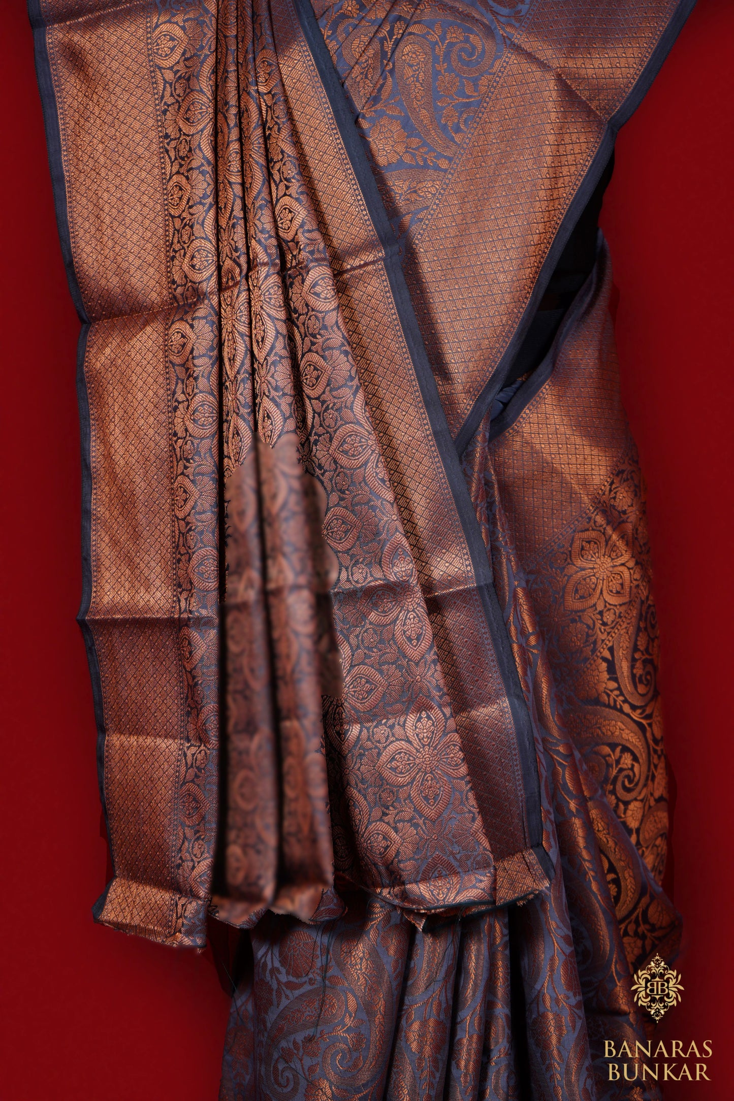 Banarasi semi Tapeta silk saree weaved at copper zari