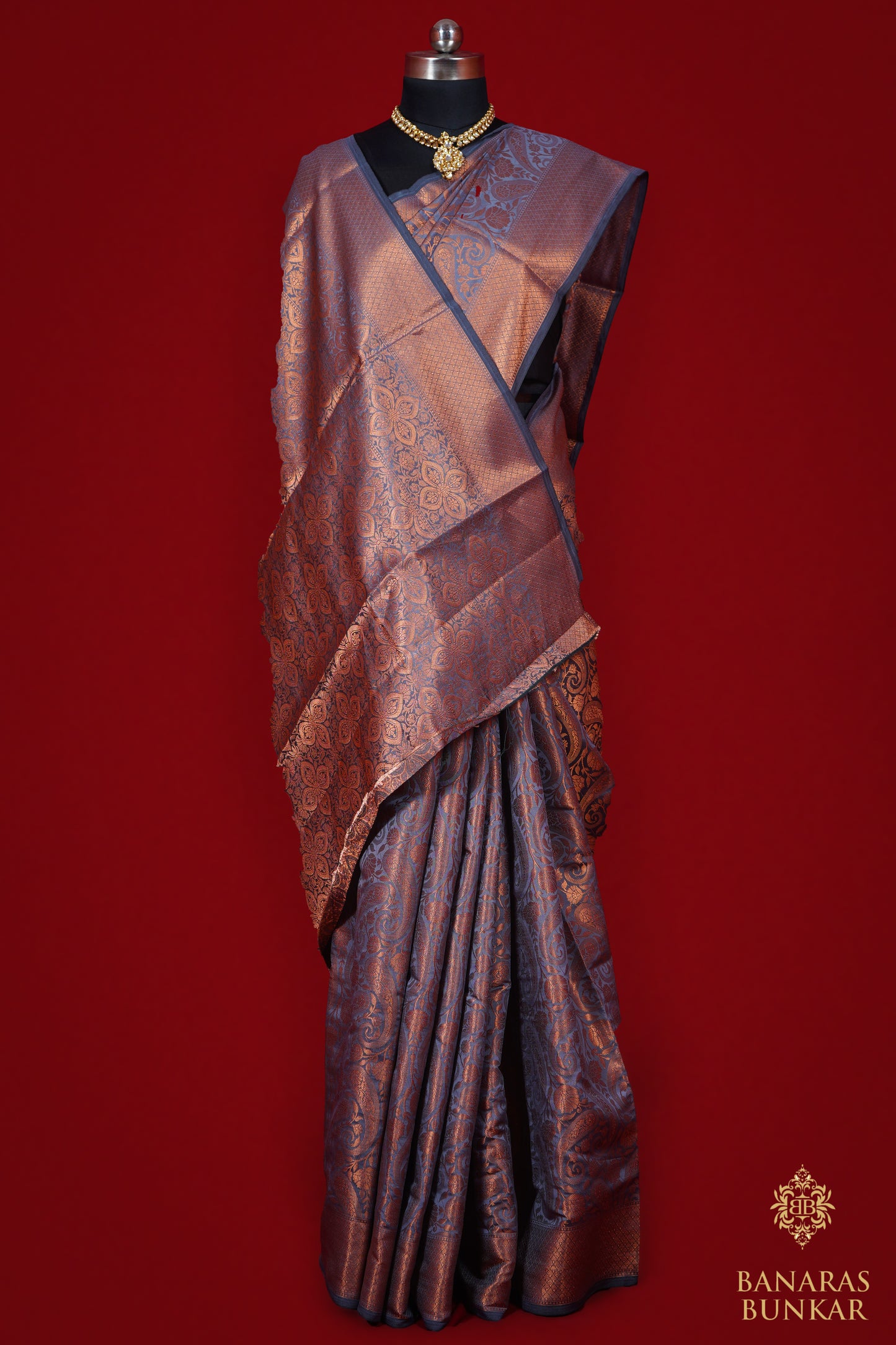 Banarasi semi Tapeta silk saree weaved at copper zari