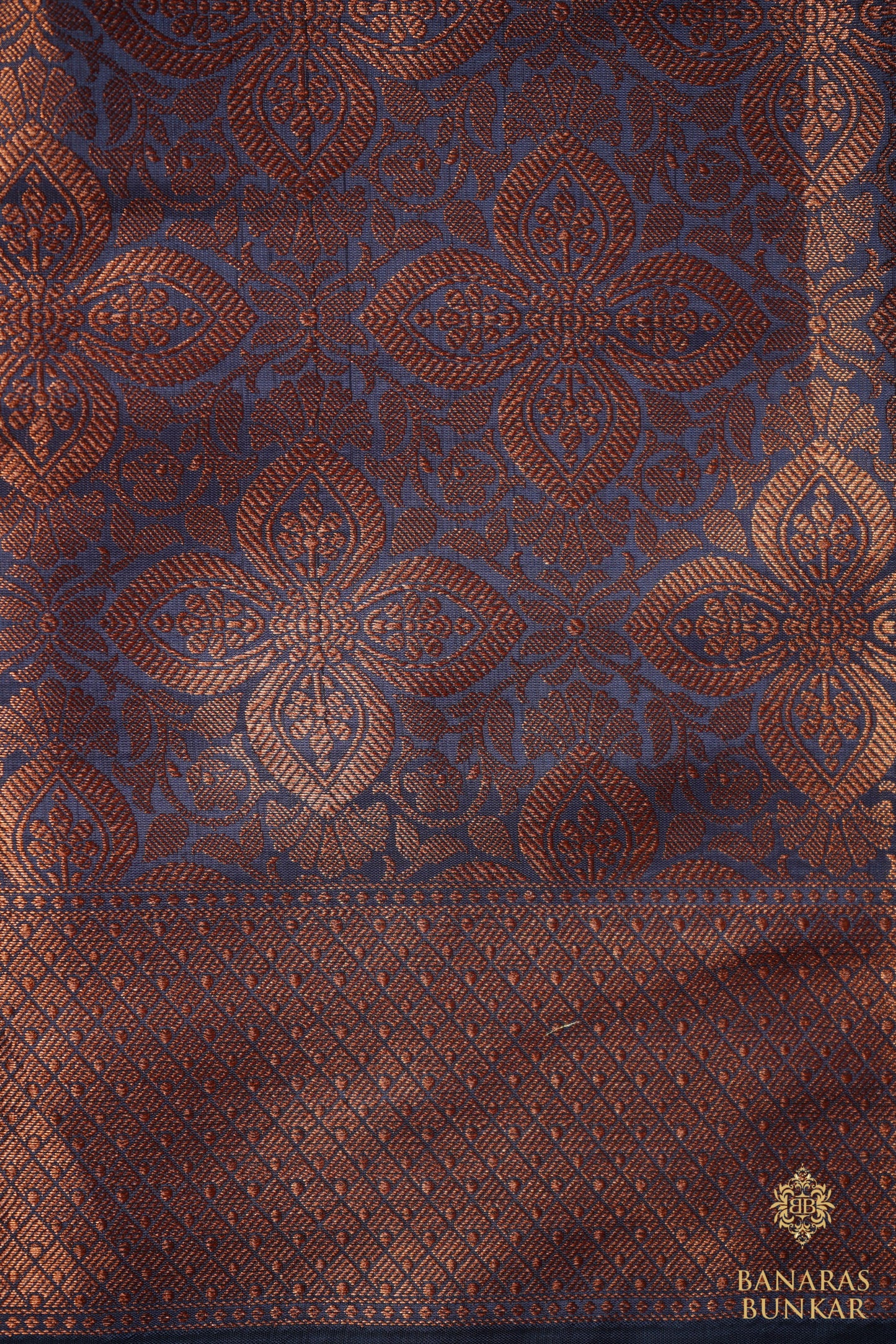 Banarasi semi Tapeta silk saree weaved at copper zari