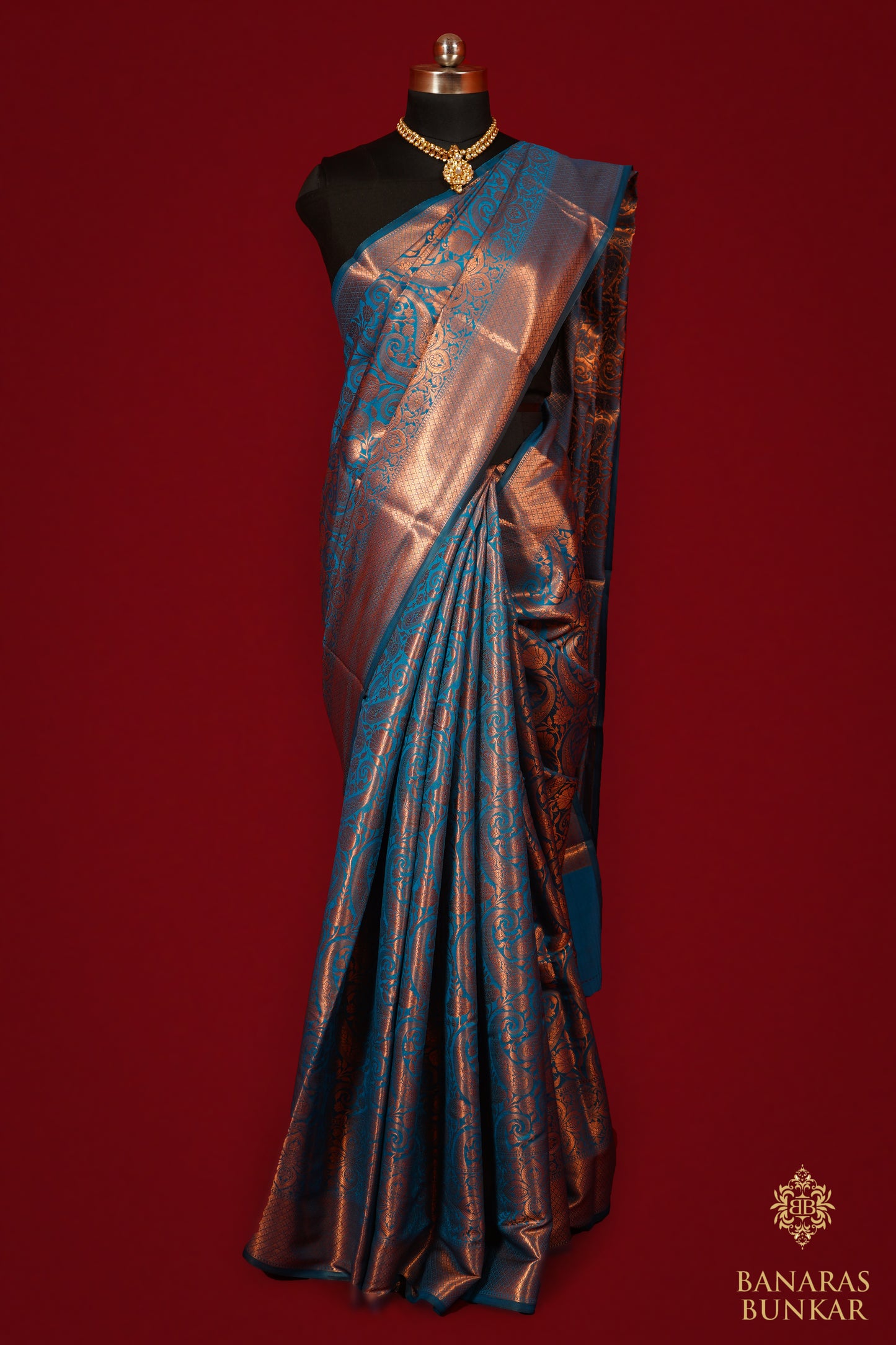 Banarasi semi Tapeta silk saree weaved at copper zari