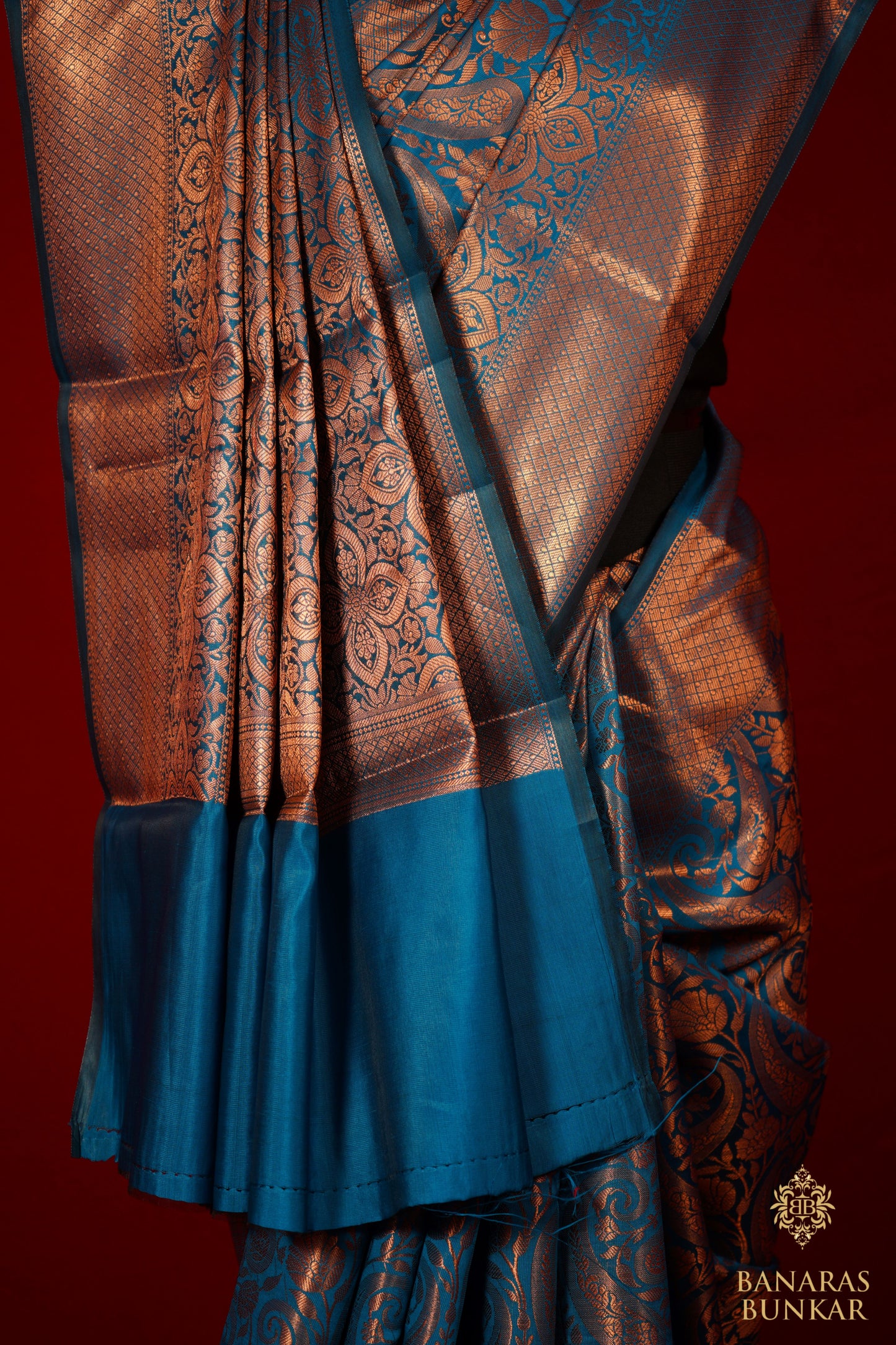 Banarasi semi Tapeta silk saree weaved at copper zari