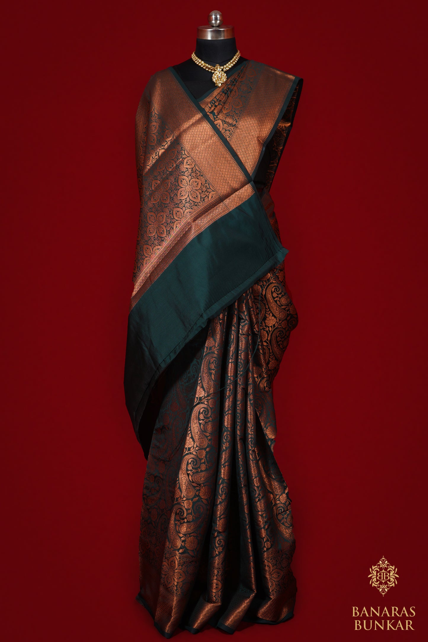 Banarasi semi Tapeta silk saree weaved at copper zari