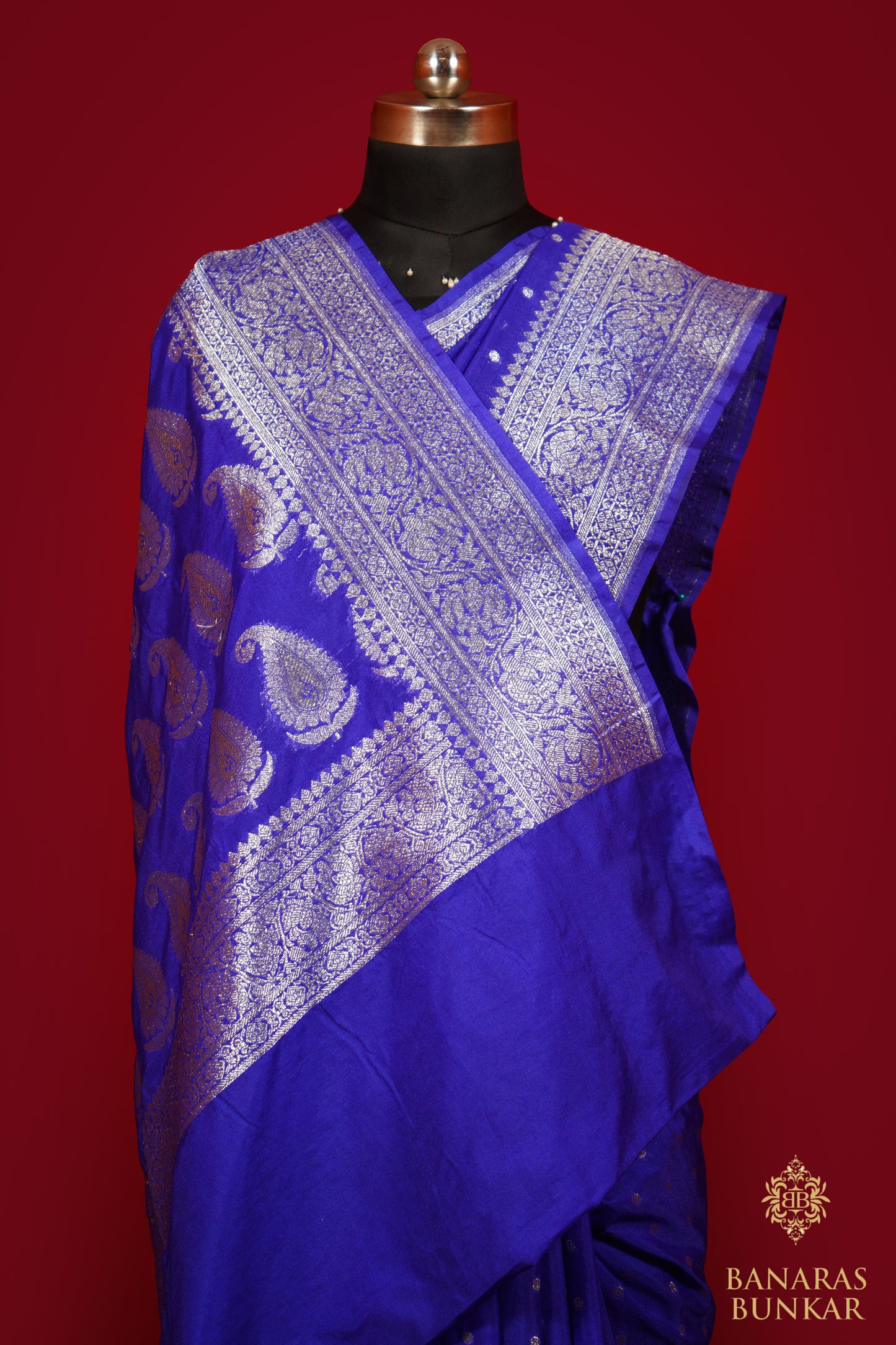 Banarasi Premium Georgette Katan silk saree Buti Pattern weaved at silver zari