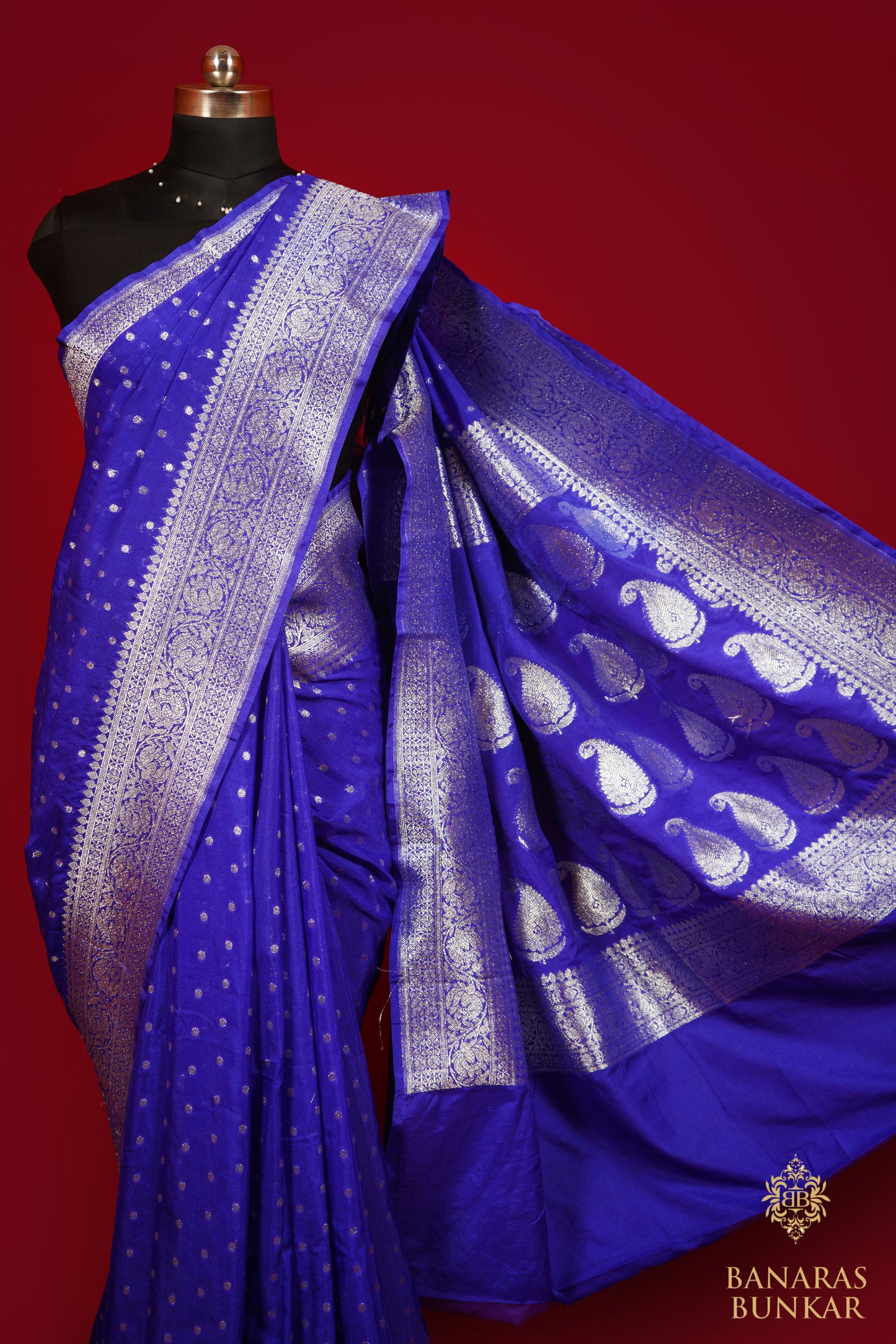 Banarasi Premium Georgette Katan silk saree Buti Pattern weaved at silver zari