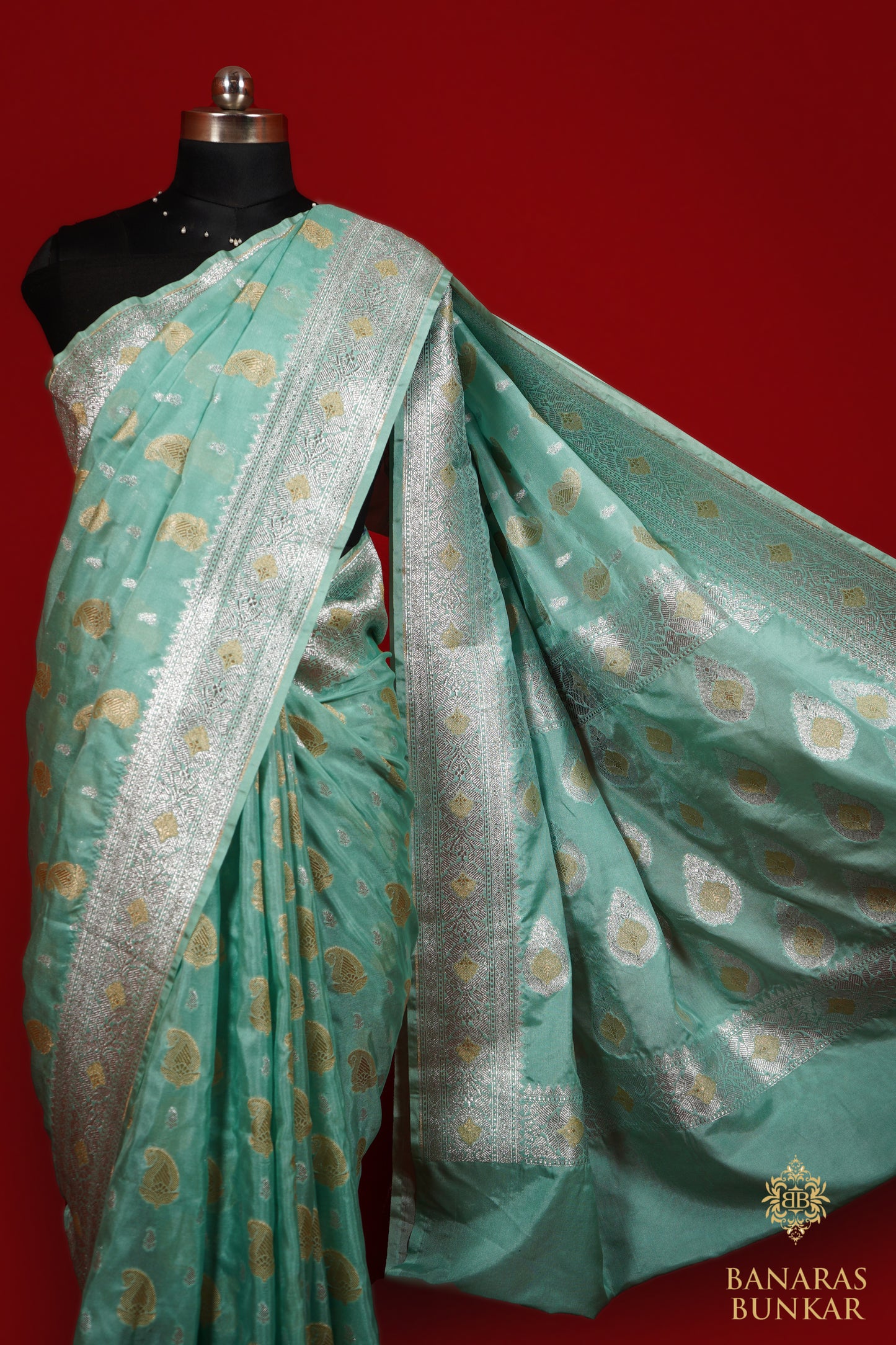 Banarasi Premium Georgette Katan silk saree Buti Pattern weaved at silver zari