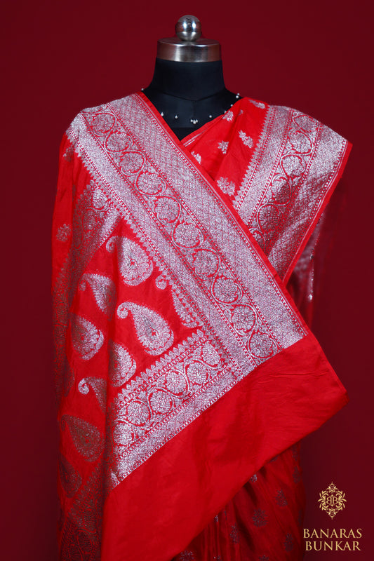 Banarasi Premium Georgette Katan silk saree Buti Pattern weaved at silver zari